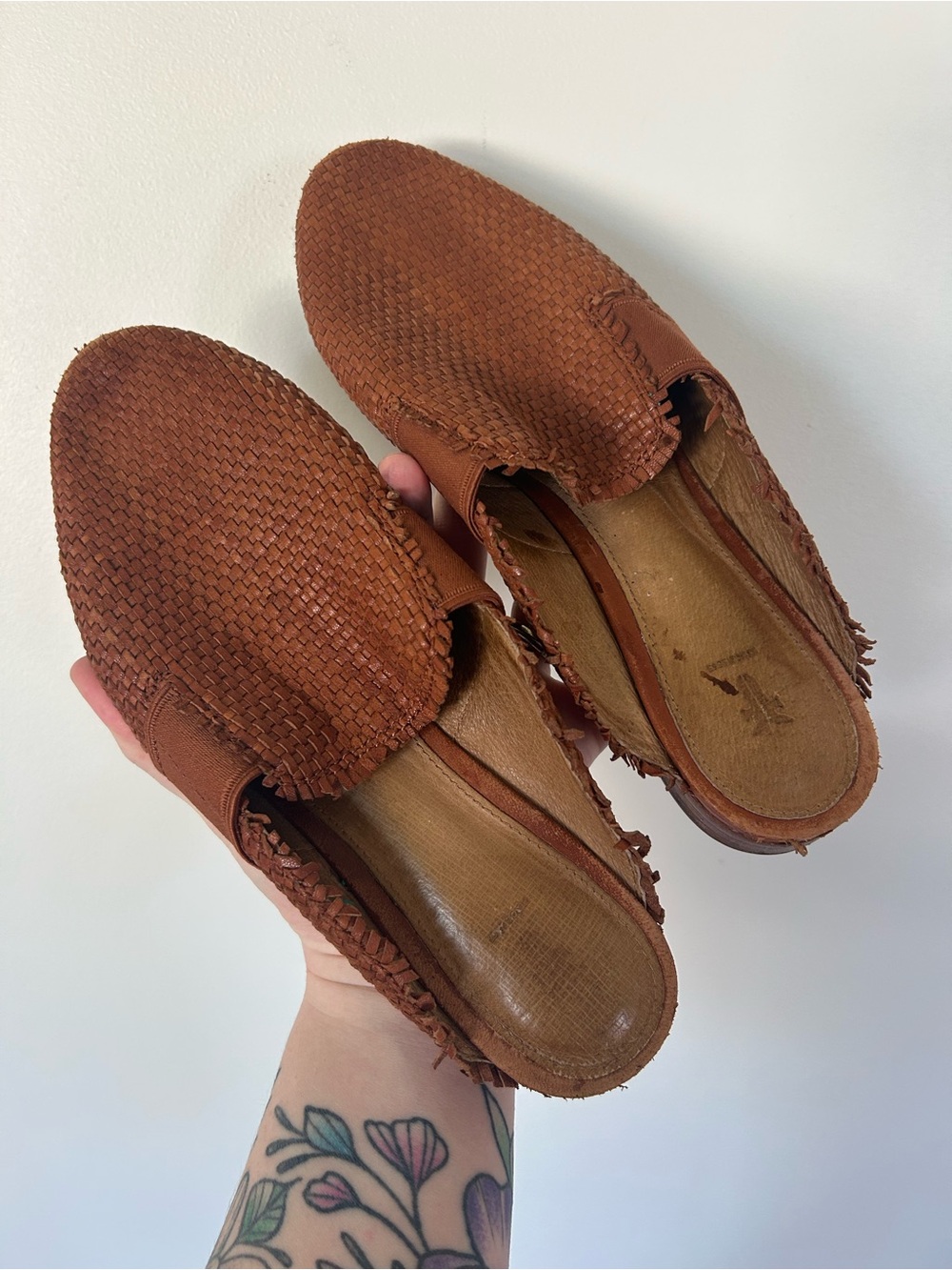 Frye Terri Woven Gore Mule Size 8 Cognac